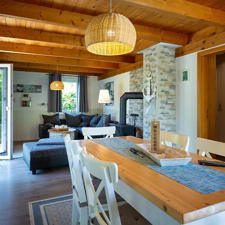 Am Moenchneversdorfer Holiday home *